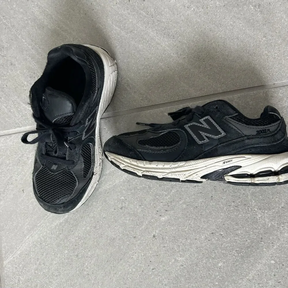 Unisex Boy Or Girl Black And White New Balance  Sneakers Size 1.5